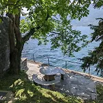 The House On The Shore 펜션 *