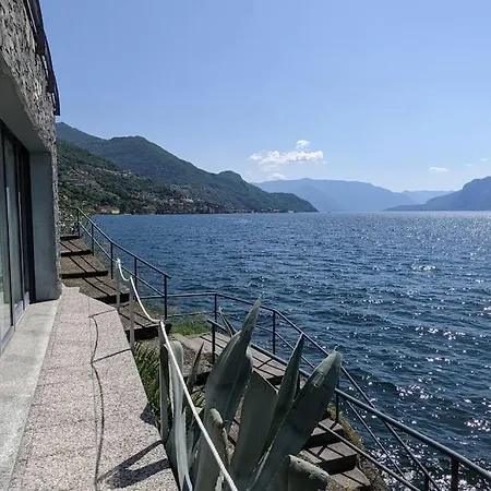 Holiday home The House On The Shore