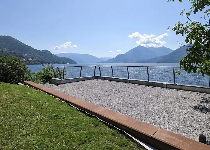 The House On The Shore 펜션