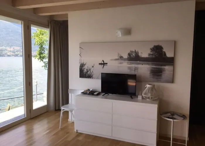 The House On The Shore * Dervio