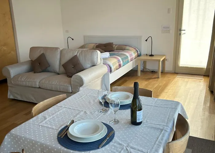 The House On The Shore 데르비오